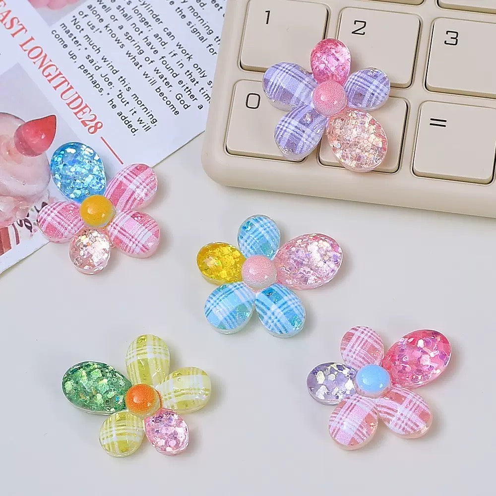 Crystal Flowers Grid Pattern Charms