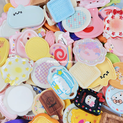 Encantos de botellas para manualidades de bricolaje.