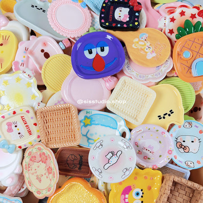 Encantos de botellas para manualidades de bricolaje.