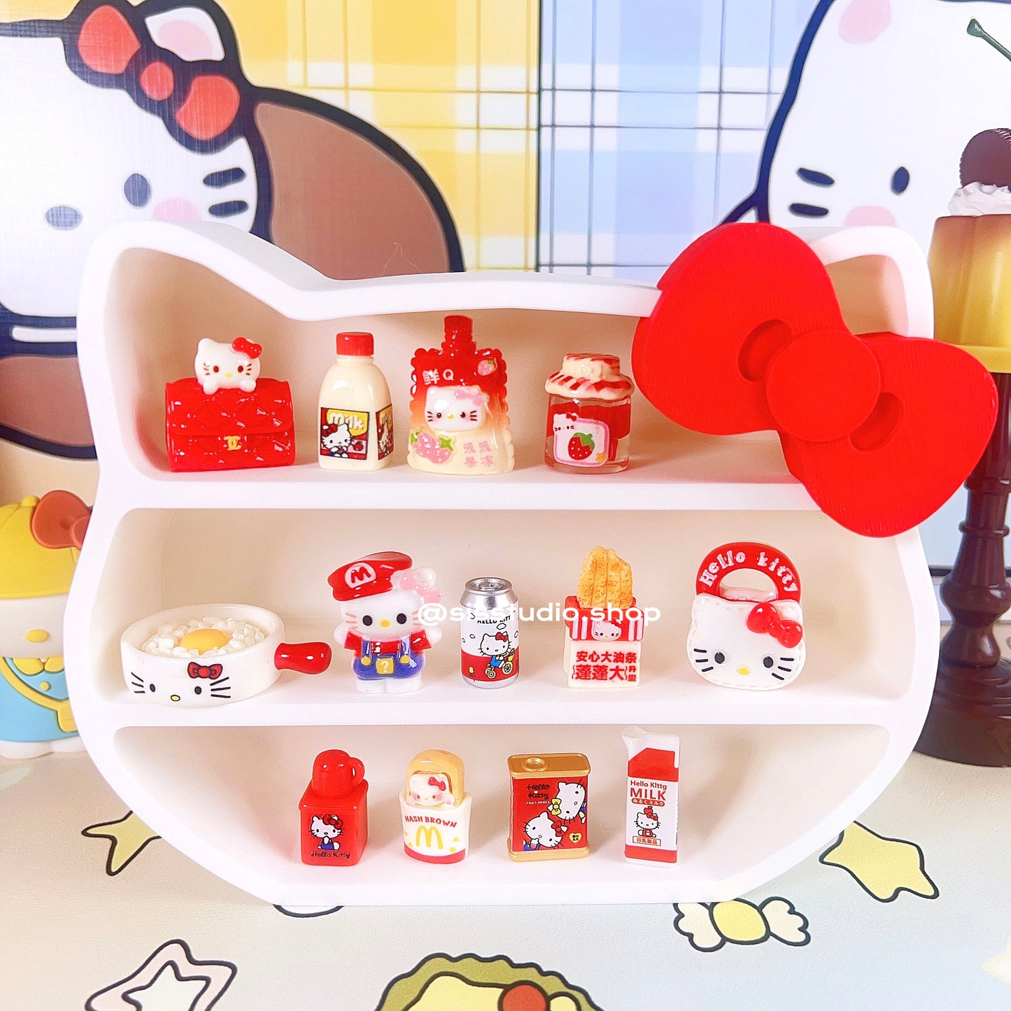 Hello Kitty Miniature Trinkets Shelf