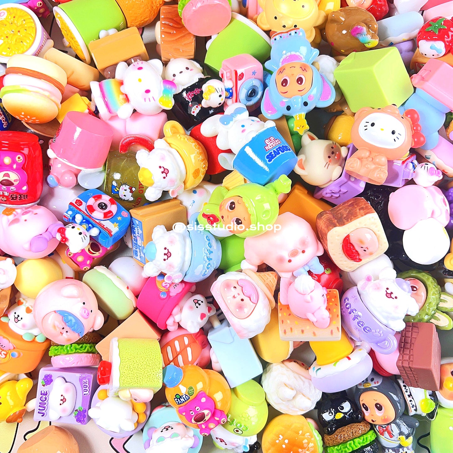 LUCKY SCOOP-CHARMS EDITION