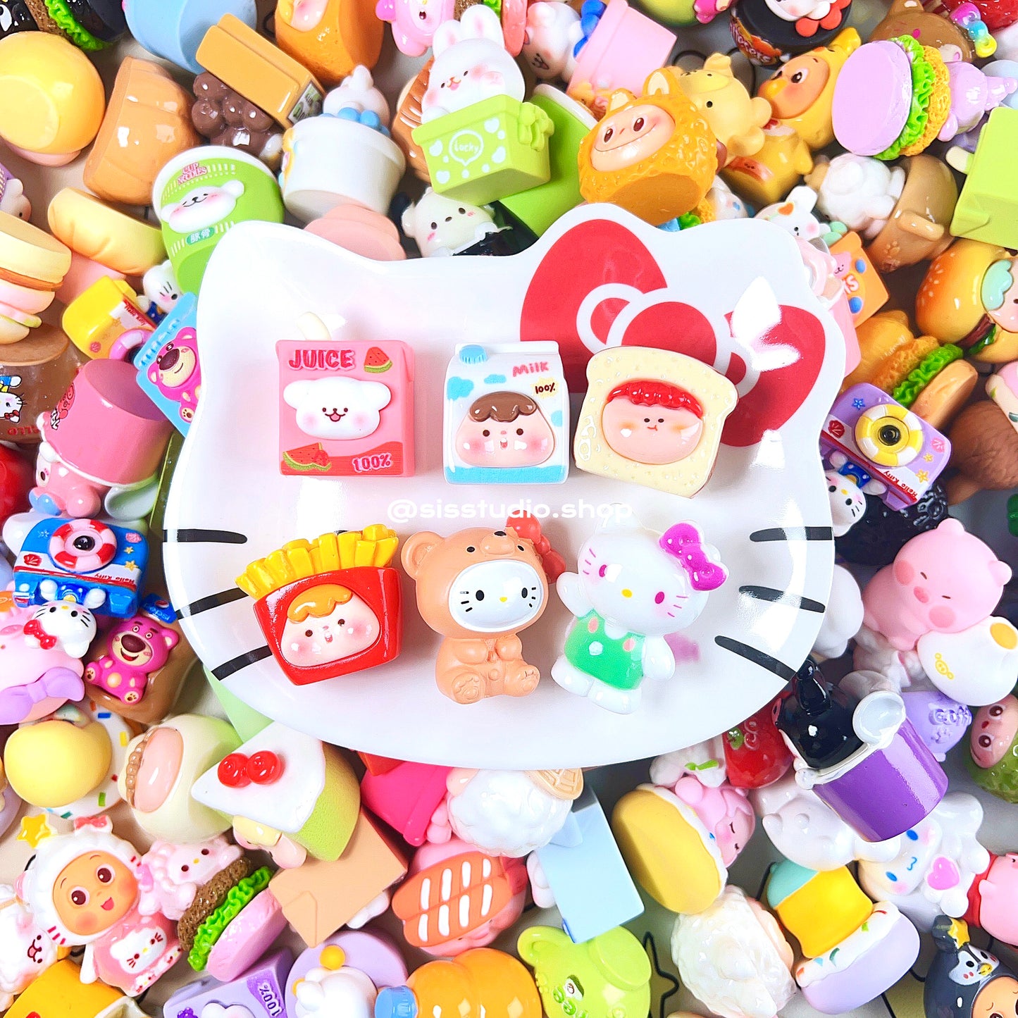 Encantos de botellas para manualidades de bricolaje.